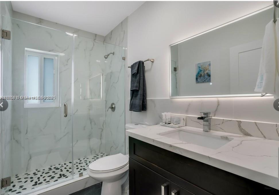 Building Photo - 1526 NE 110th St