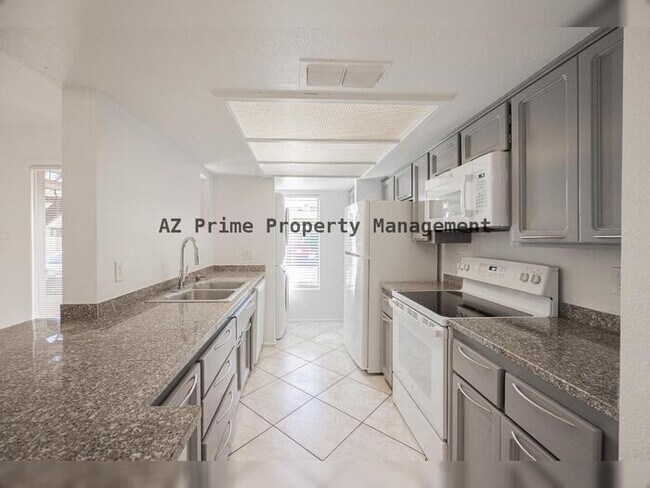 Building Photo - 7950 E Starlight Way