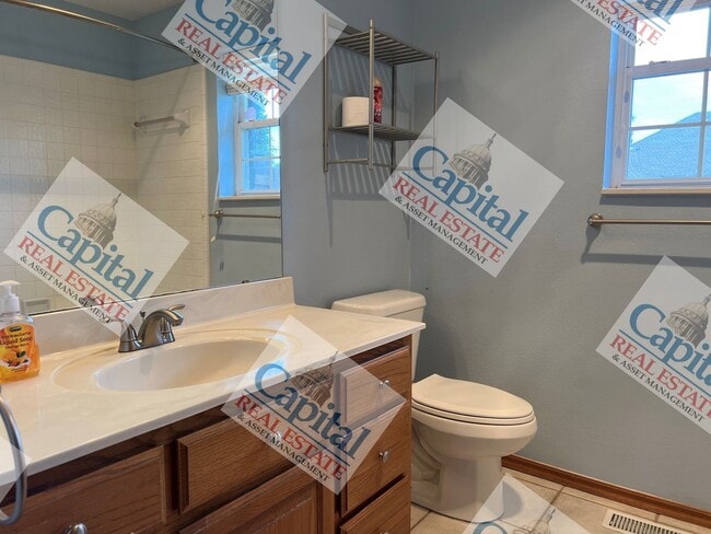 Building Photo - Beautiful 3 Bedroom W/ Move In Special