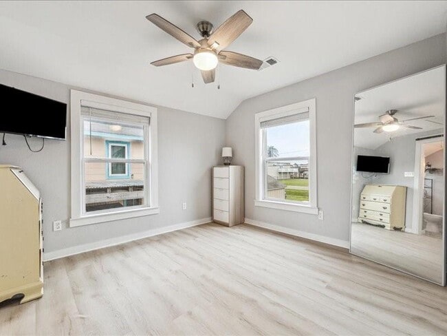 Building Photo - 85 Bayou Vista Dr