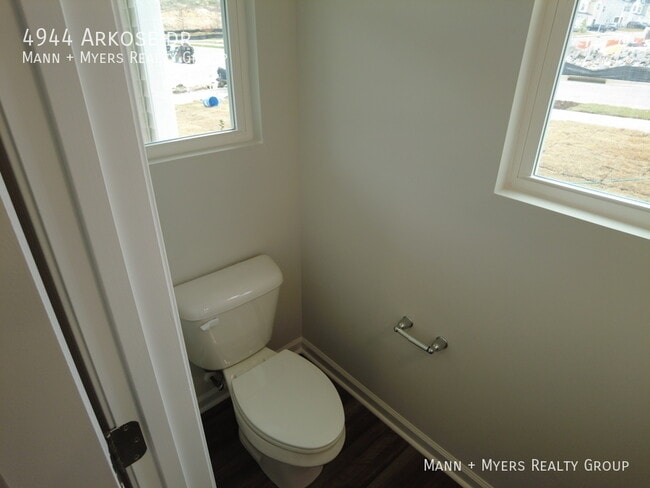 Building Photo - 4944 Arkose Dr