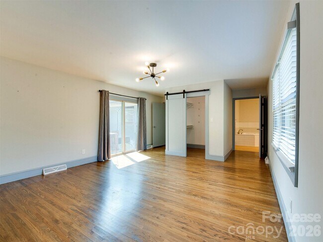 Building Photo - 3921 Sheffield Dr