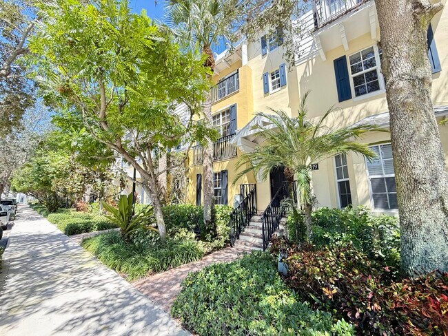 Building Photo - 319 Flamingo Dr