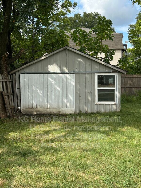 Building Photo - 316 W Elm St