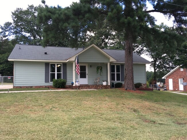 Primary Photo - 3 Bedroom 2 Bath in Grovetown