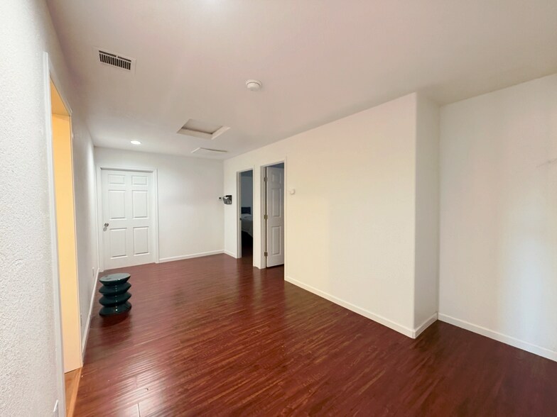 Building Photo - 7653 Phelan Rd