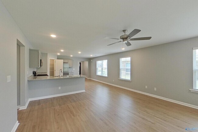 Building Photo - 664 June St