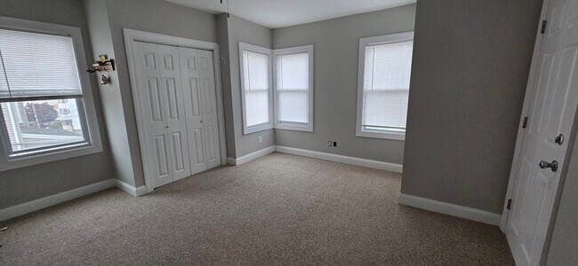 Building Photo - 157 Earle St