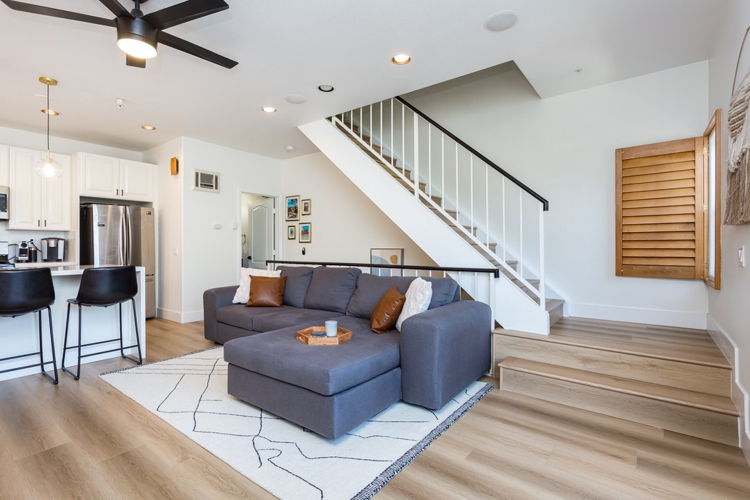 Building Photo - 919 W Lewis St