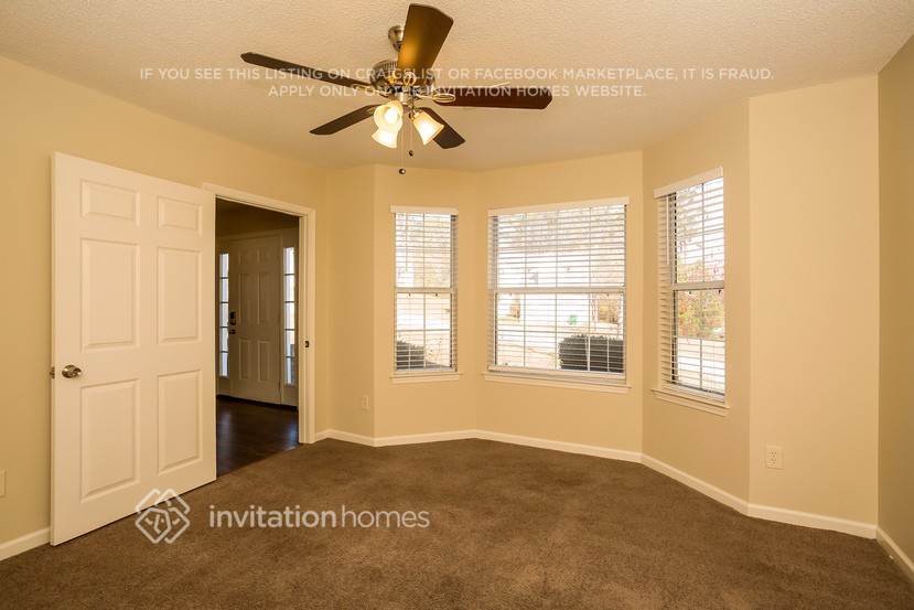 Building Photo - 572 Lakewater View Dr