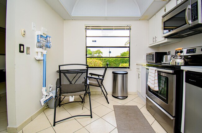 Building Photo - 8334 Cypress Ln