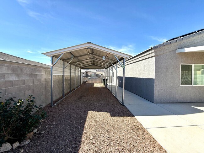 Building Photo - Beautiful 2023 Build | 3 Bed, 2 Bath | Solar + Premium Upgrades | Landscaping Included