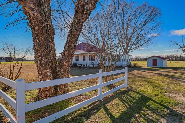 Building Photo - RENOVATED FARMHOUSE in Mt. Olive!