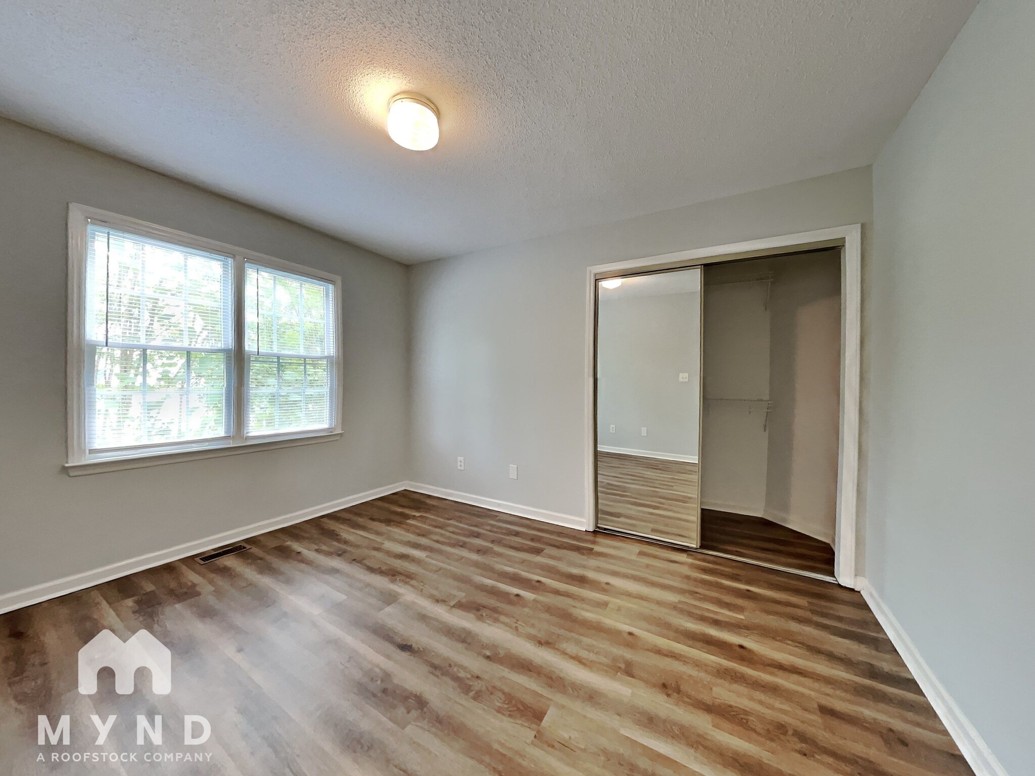 Building Photo - 1937 Indianwood Ct