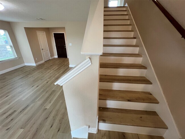 Building Photo - 2514 Hawthorn Park Ct