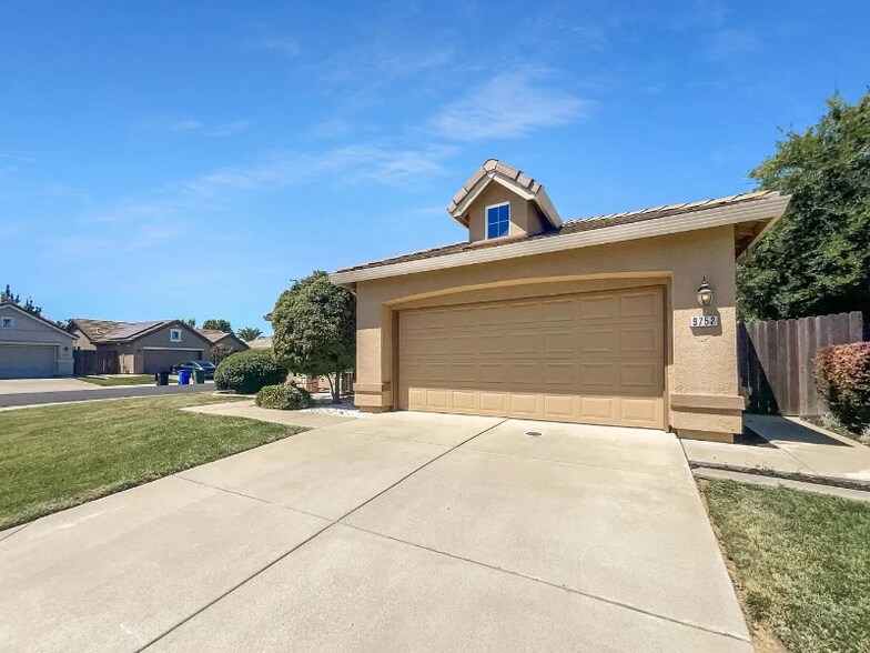Building Photo - 9752 Sorrena Way