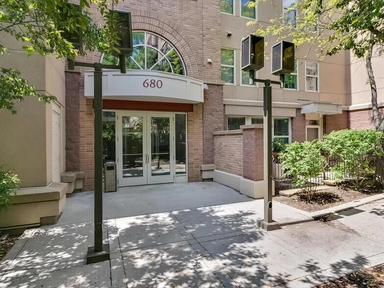 Building Photo - 680 N 2nd St