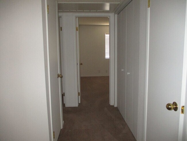 Building Photo - APPLICATION PENDING- Rock Springs I Condo ...