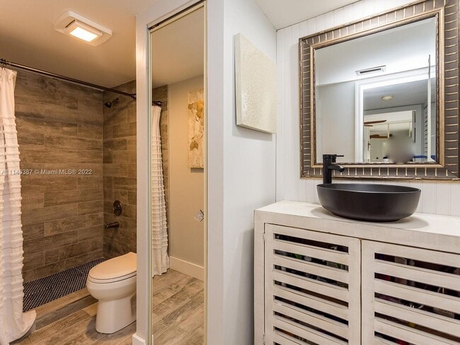 2nd Bathroom - 9956 NW 6th Plz