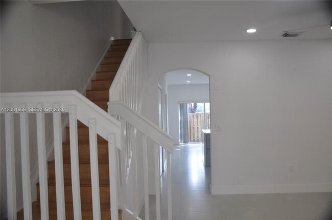 Building Photo - 8261 NW 107 Ct