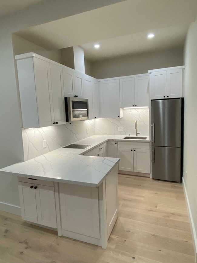 Building Photo - Large newly remodeled apartment with stain...