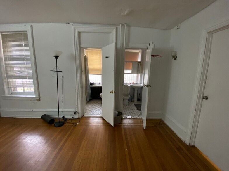bathrooms - 414 S 41st Street