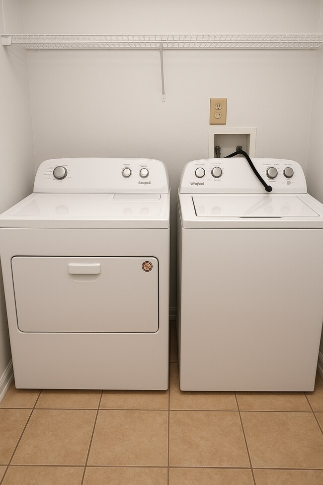 Building Photo - 411 Banana Cay Dr