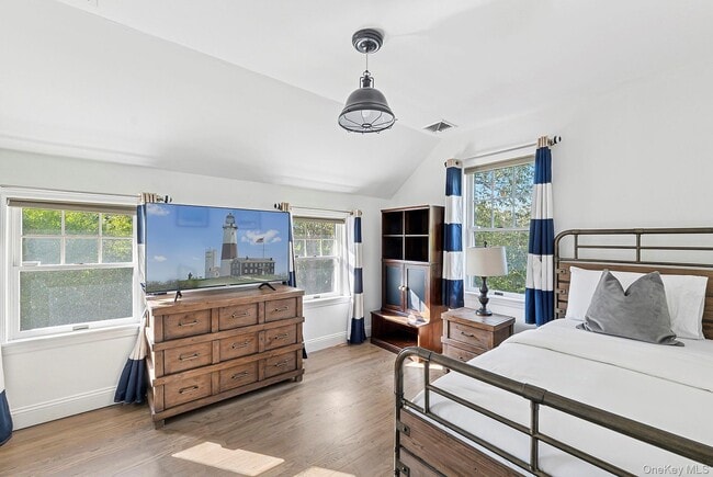 Building Photo - 28 Windermere Dr