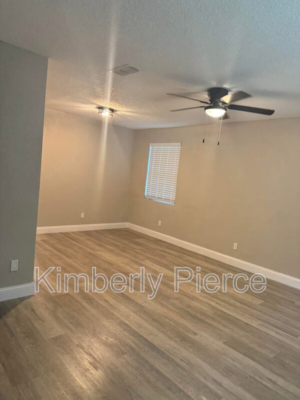 Building Photo - 117 W 26th St