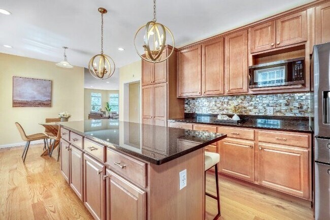 Building Photo - 18 Grant Rd