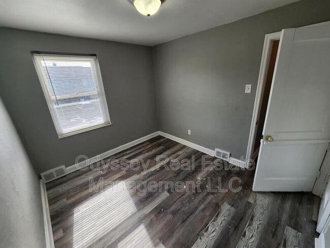 Building Photo - 4006 Arctic Ave