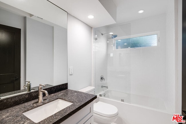 Building Photo - 4963 Clybourn Ave