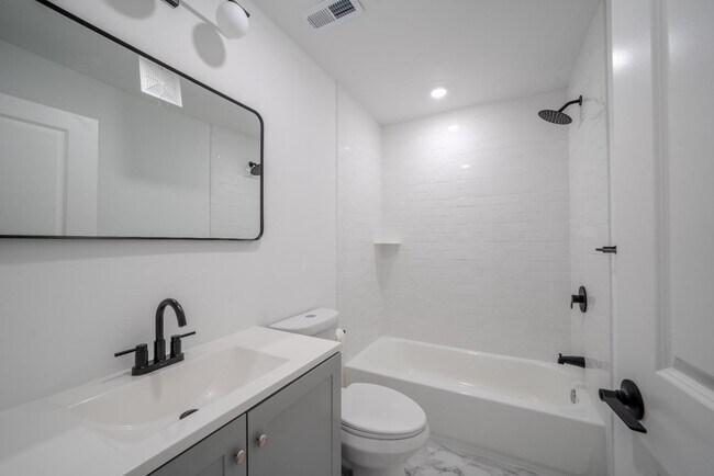 Building Photo - 1710 N 24th St