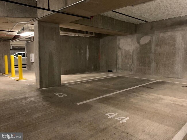 Building Photo - 4915 Hampden Ln