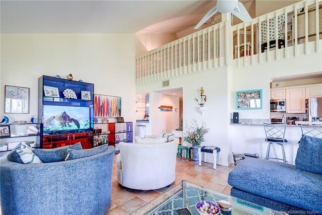 Building Photo - 233 NE Edgewater Dr