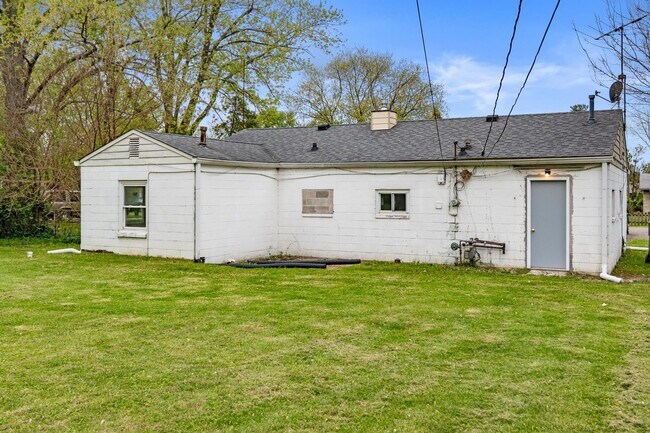 Building Photo - Spacious Three-Bedroom Single Home near Prospect and Sherman- COMING SOON