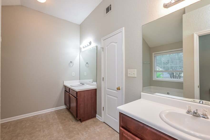 Building Photo - 3363 Newtons Crest Cir
