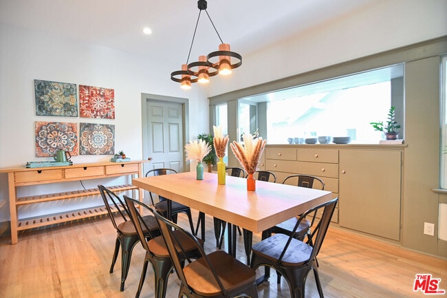 Building Photo - 1600 N Kingsley Dr