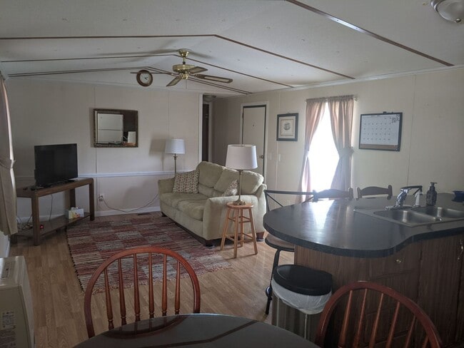 Building Photo - 235 Monarch Ln