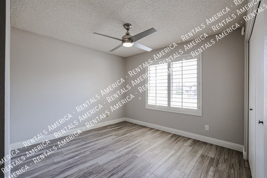 Building Photo - 10534 E Mercer Ln