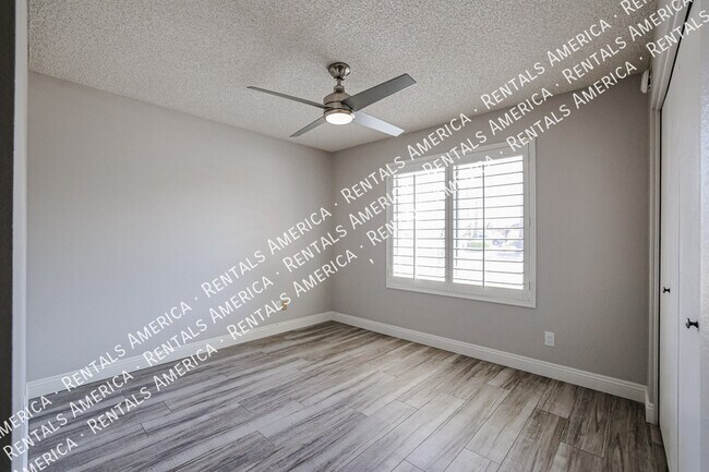 Building Photo - 10534 E Mercer Ln