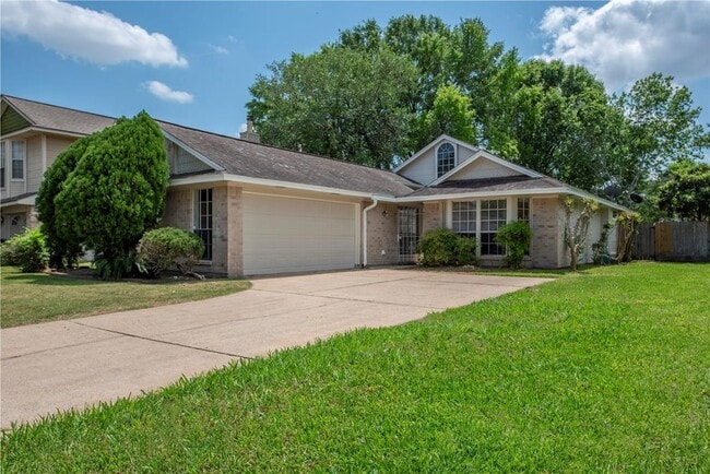 Building Photo - 4035 Green Crest Dr