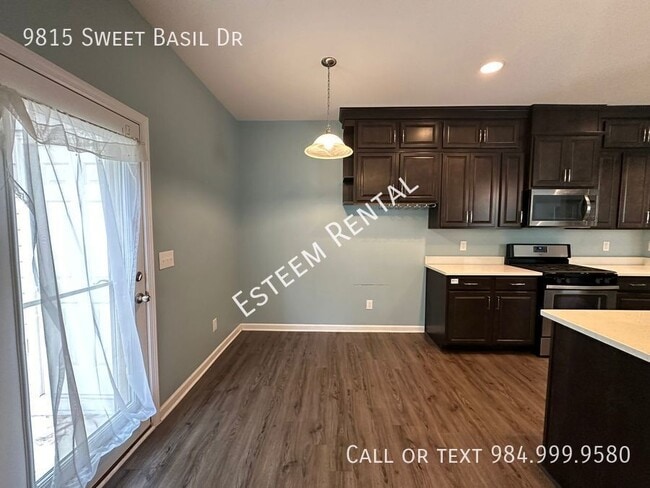 Building Photo - 9815 Sweet Basil Dr