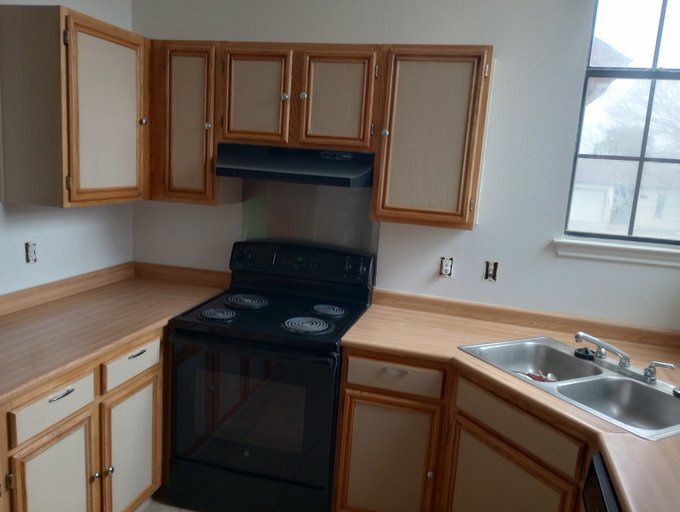 Building Photo - 9627 Dugas Dr