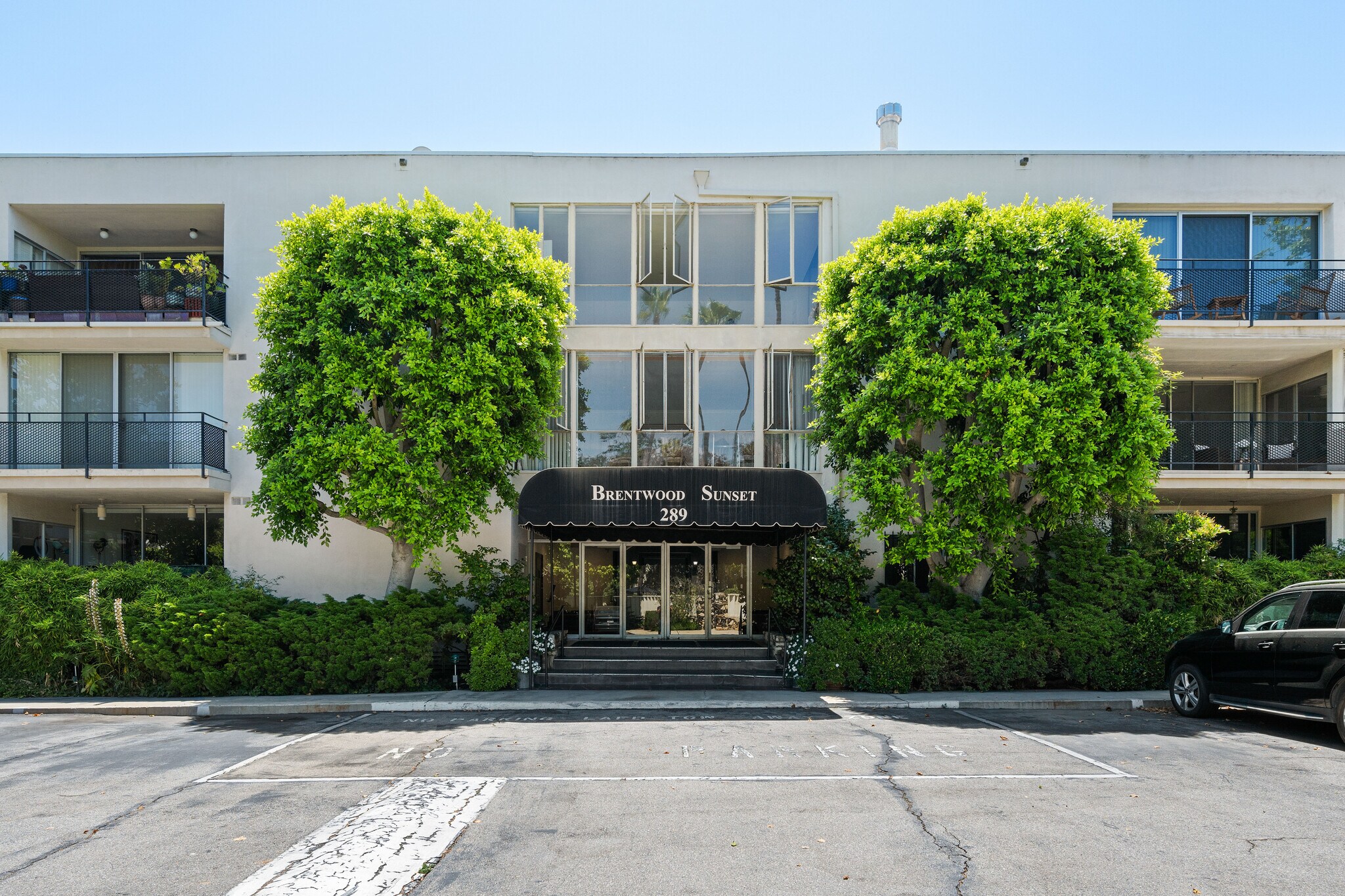 Building Photo - 289 S Barrington Ave