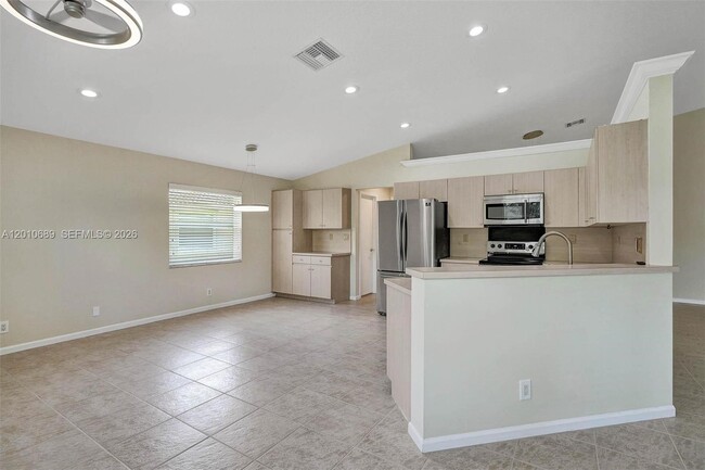 Building Photo - 10219 NW 48th Manor