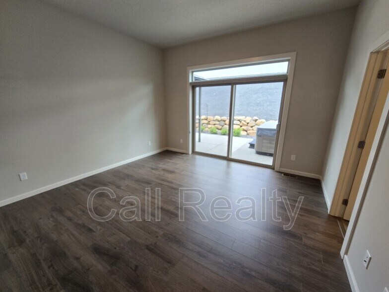 Building Photo - 5530 N Radium Ln