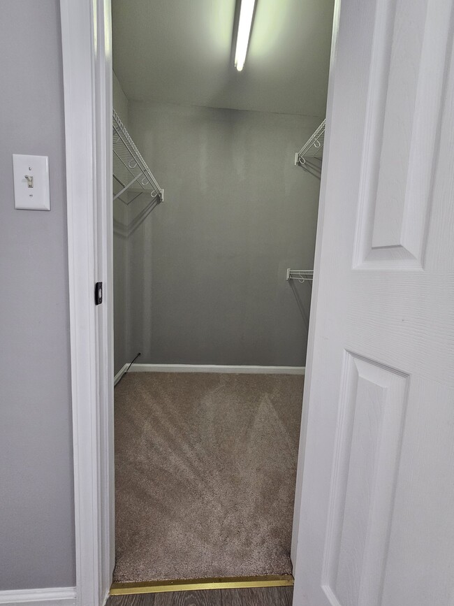 Master bedroom- large walk-in closet - 5341 Glen Canyon Rd