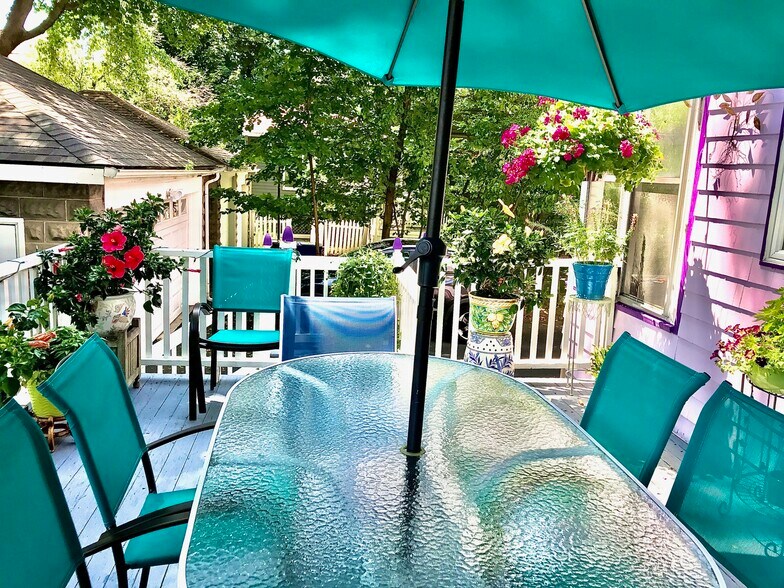 Deck - 17 Marathon St