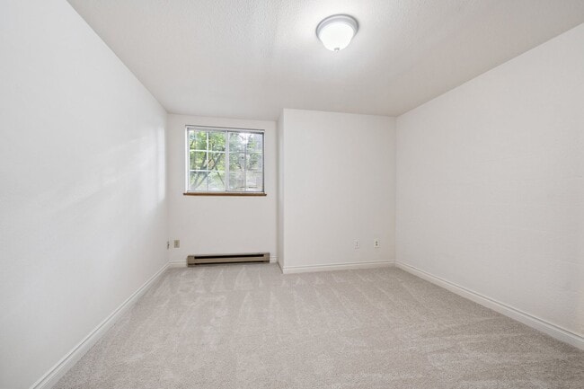 Building Photo - 6160 SW Alice Ln